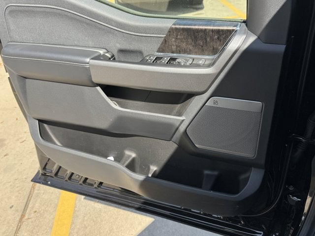 2025 Ford Super Duty F-250 SRW LARIAT PRO Shop