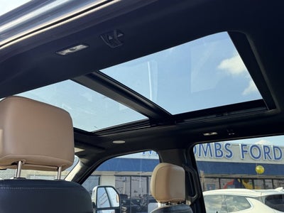 2023 Ford Super Duty F-450 DRW Lariat