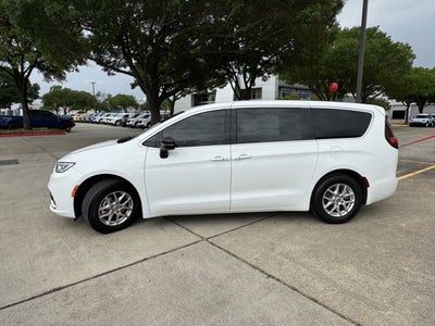 2025 Chrysler Pacifica Select