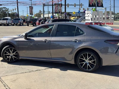 2022 Toyota Camry SE