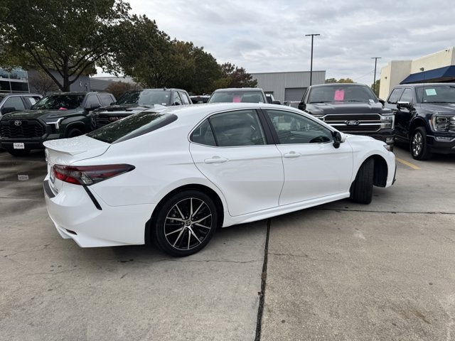 2024 Toyota Camry Hybrid SE