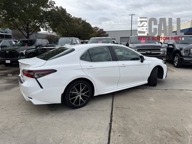 2024 Toyota Camry Hybrid SE