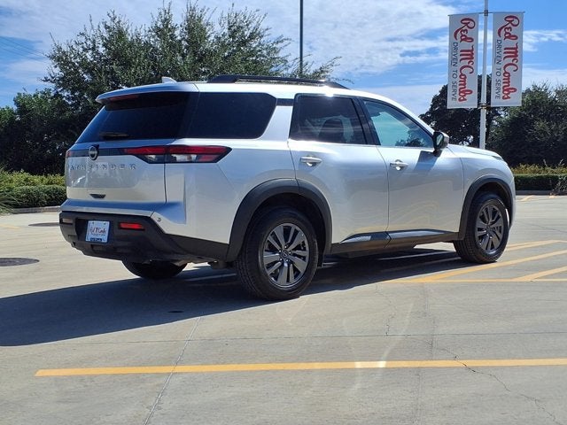 2025 Nissan Pathfinder SV