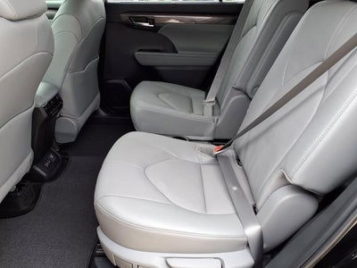2026 Toyota Highlander Hybrid Platinum