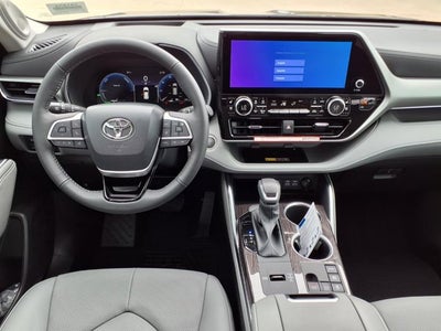 2026 Toyota Highlander Hybrid Platinum