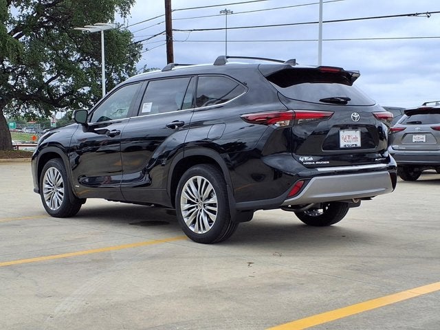 2026 Toyota Highlander Hybrid Platinum