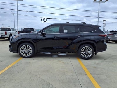 2026 Toyota Highlander Hybrid Platinum