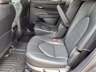 2022 Toyota Highlander Hybrid XLE