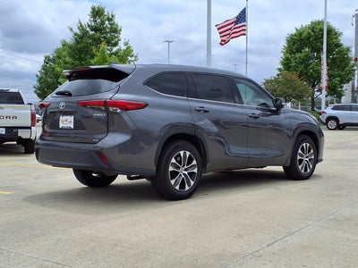 2022 Toyota Highlander Hybrid XLE