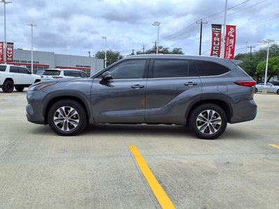 2022 Toyota Highlander Hybrid XLE