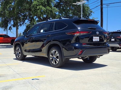 2026 Toyota Highlander XLE