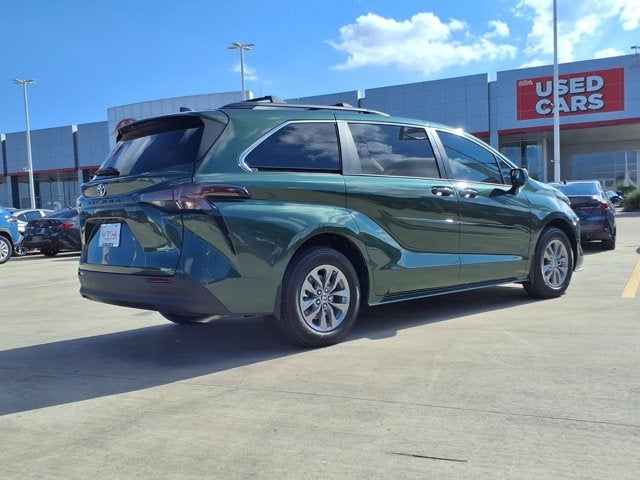 2026 Toyota Sienna LE