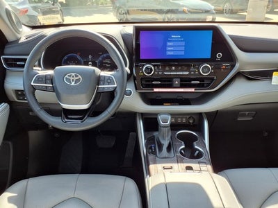 2026 Toyota Highlander Hybrid Limited