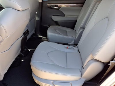 2026 Toyota Highlander Hybrid Limited