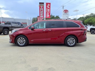 2021 Toyota Sienna XLE