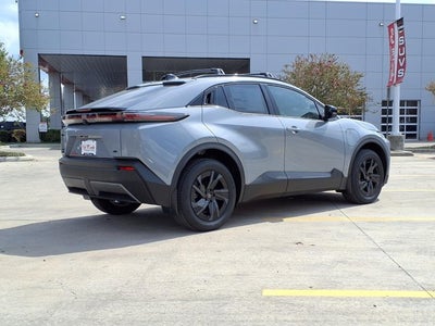 2027 Toyota C-HR SE