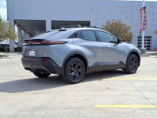 2027 Toyota C-HR SE