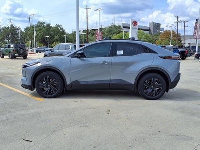 2027 Toyota C-HR SE