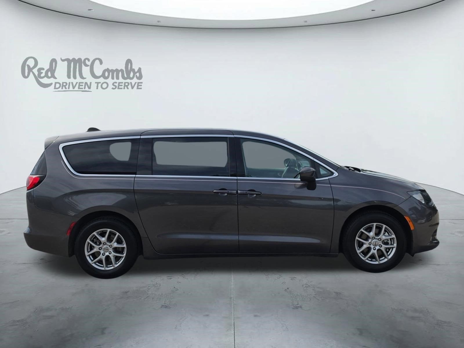 2023 Chrysler Voyager LX