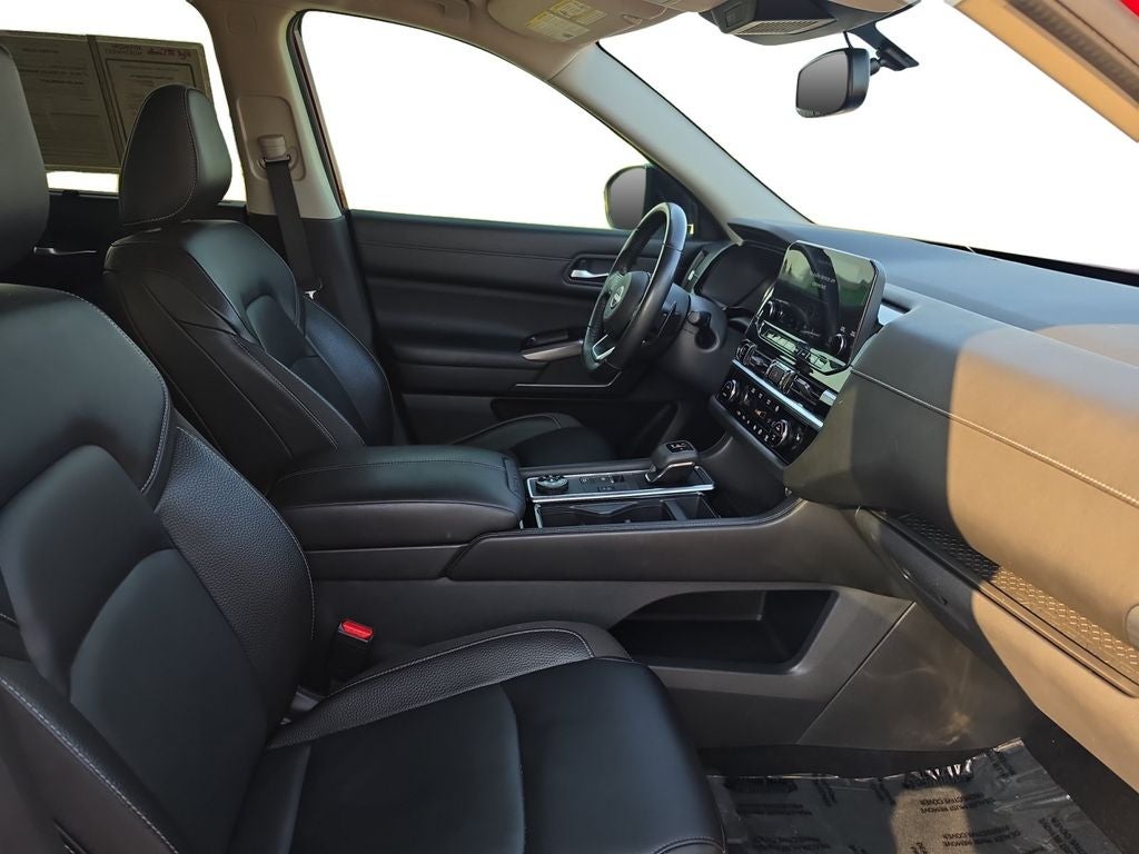 2022 Nissan Pathfinder SL