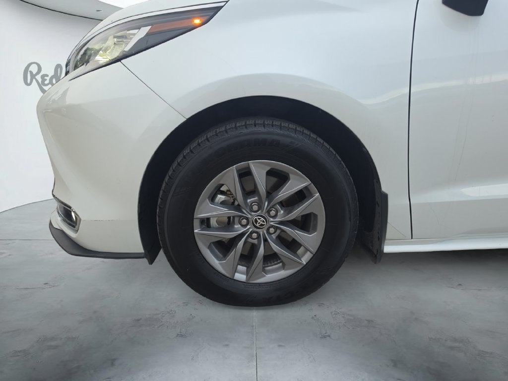 2022 Toyota Sienna XLE 8 Passenger