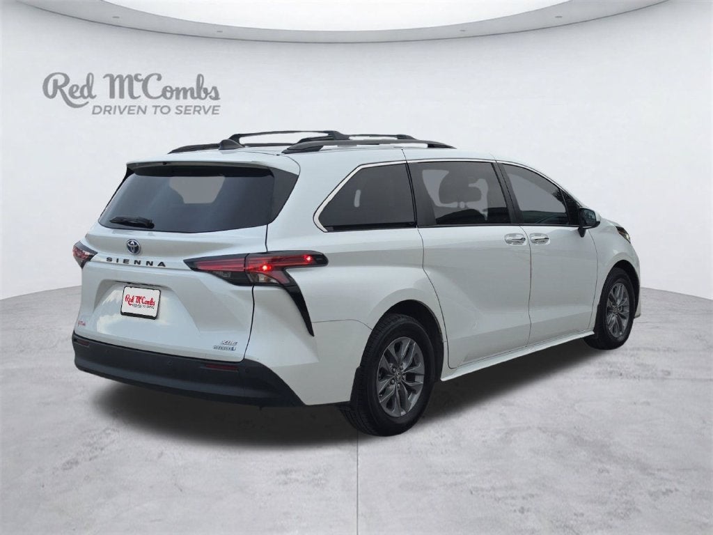 2022 Toyota Sienna XLE 8 Passenger