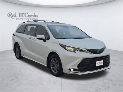 2022 Toyota Sienna XLE 8 Passenger