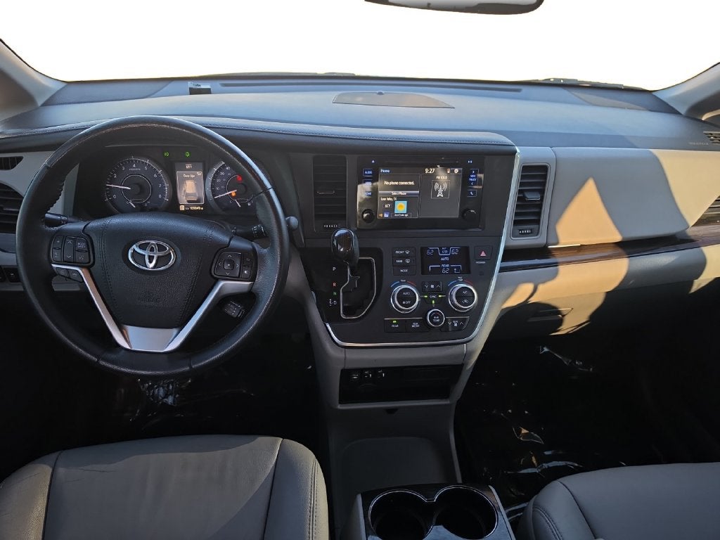 2017 Toyota Sienna XLE 8 Passenger