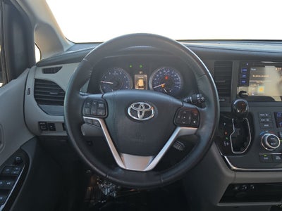 2017 Toyota Sienna XLE 8 Passenger