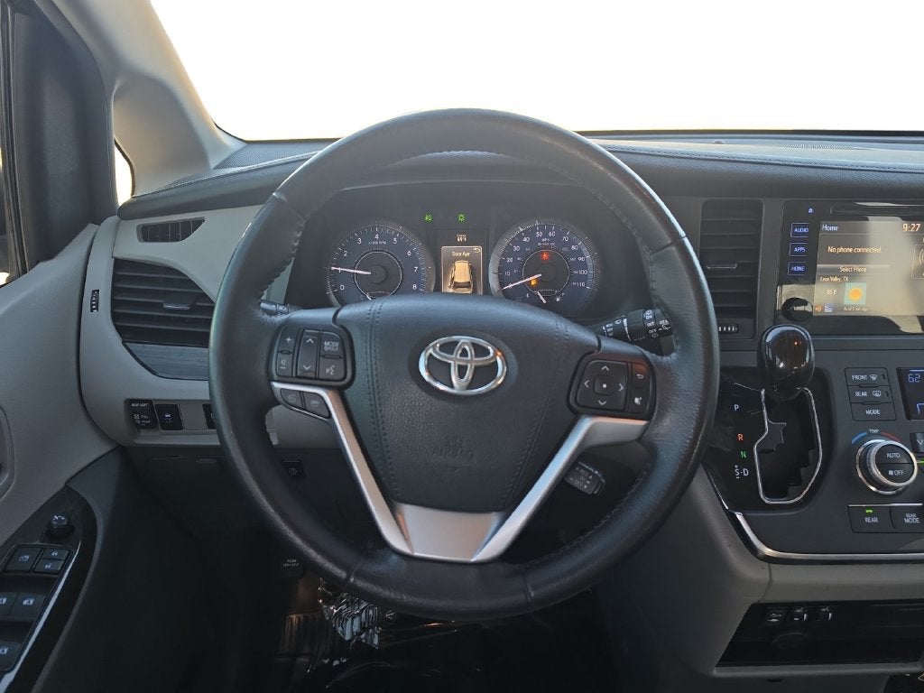 2017 Toyota Sienna XLE 8 Passenger