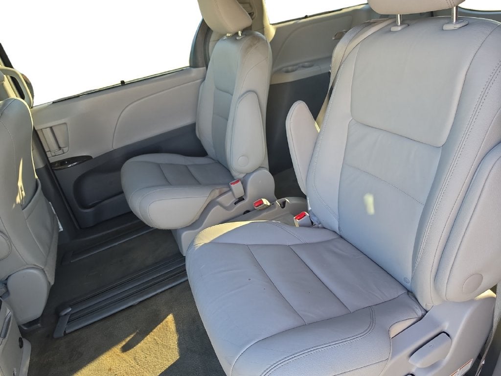 2017 Toyota Sienna XLE 8 Passenger
