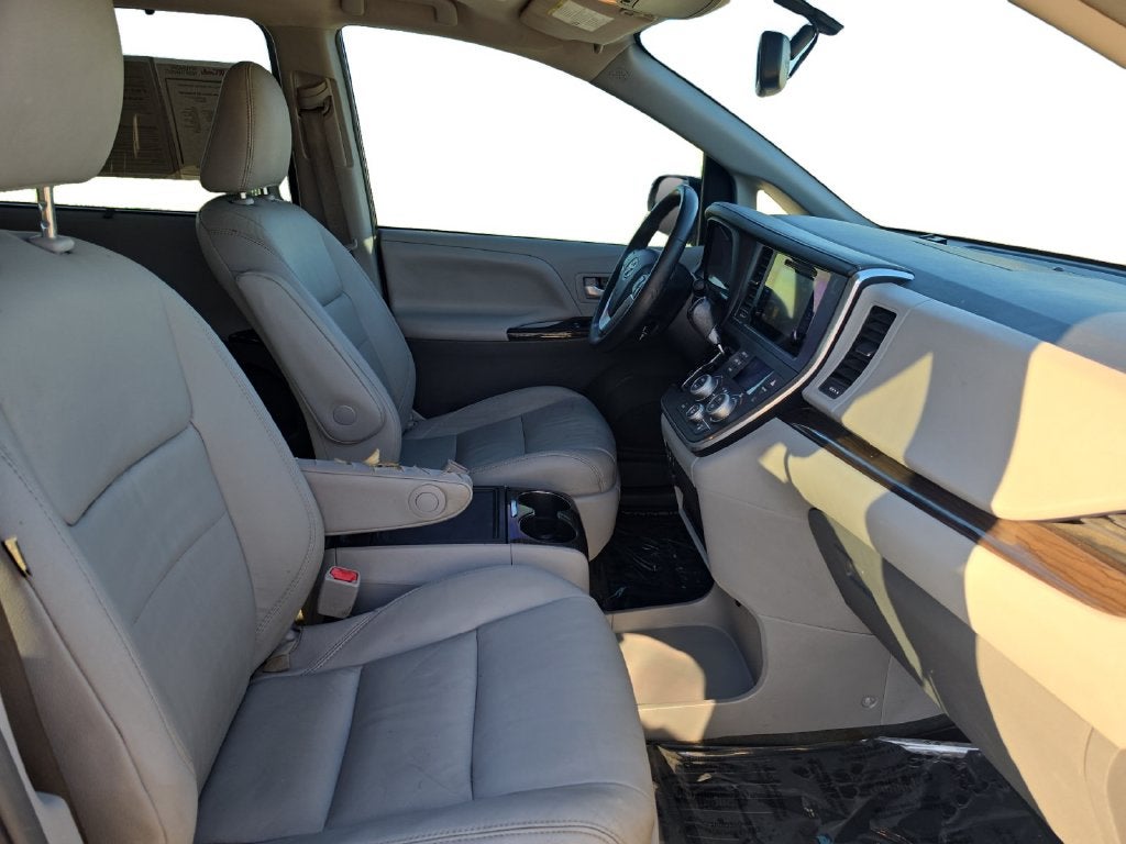 2017 Toyota Sienna XLE 8 Passenger