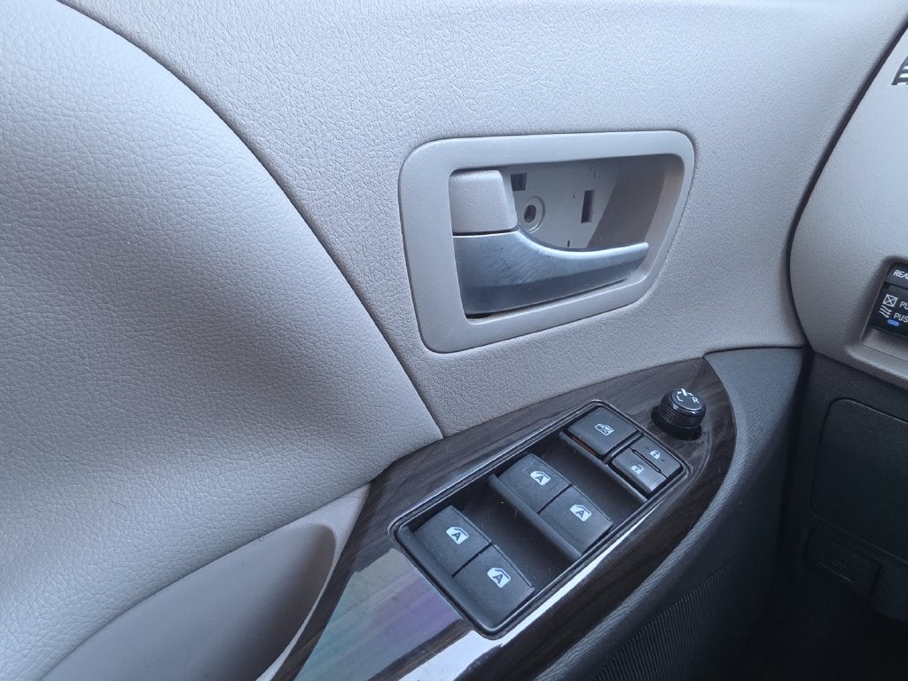 2017 Toyota Sienna XLE 8 Passenger