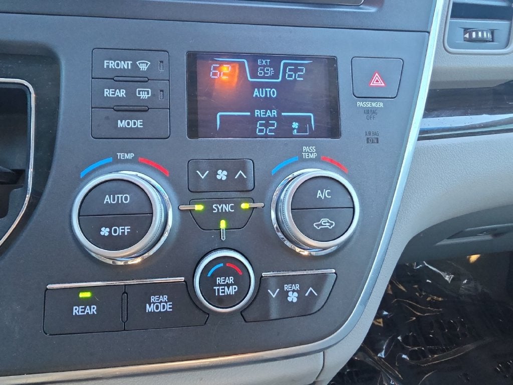 2017 Toyota Sienna XLE 8 Passenger