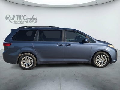 2017 Toyota Sienna XLE 8 Passenger