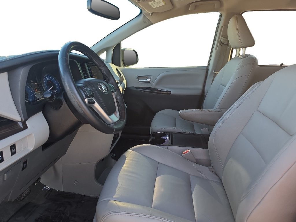 2017 Toyota Sienna XLE 8 Passenger