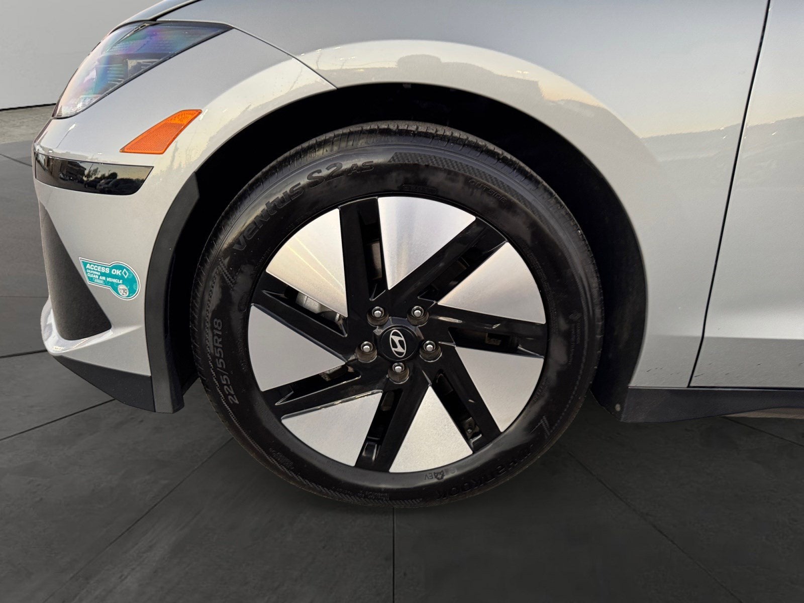 2025 Hyundai IONIQ 6 SE Standard Range