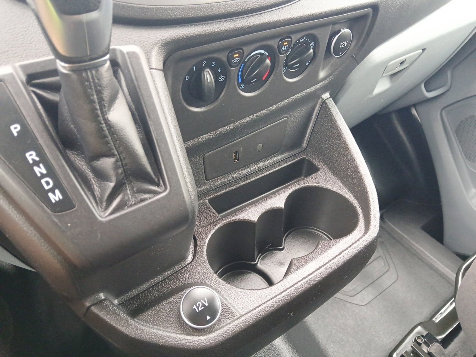 2018 Ford Transit-150 XLT 10 PASSENGER W/ REARVIEW CAMERA