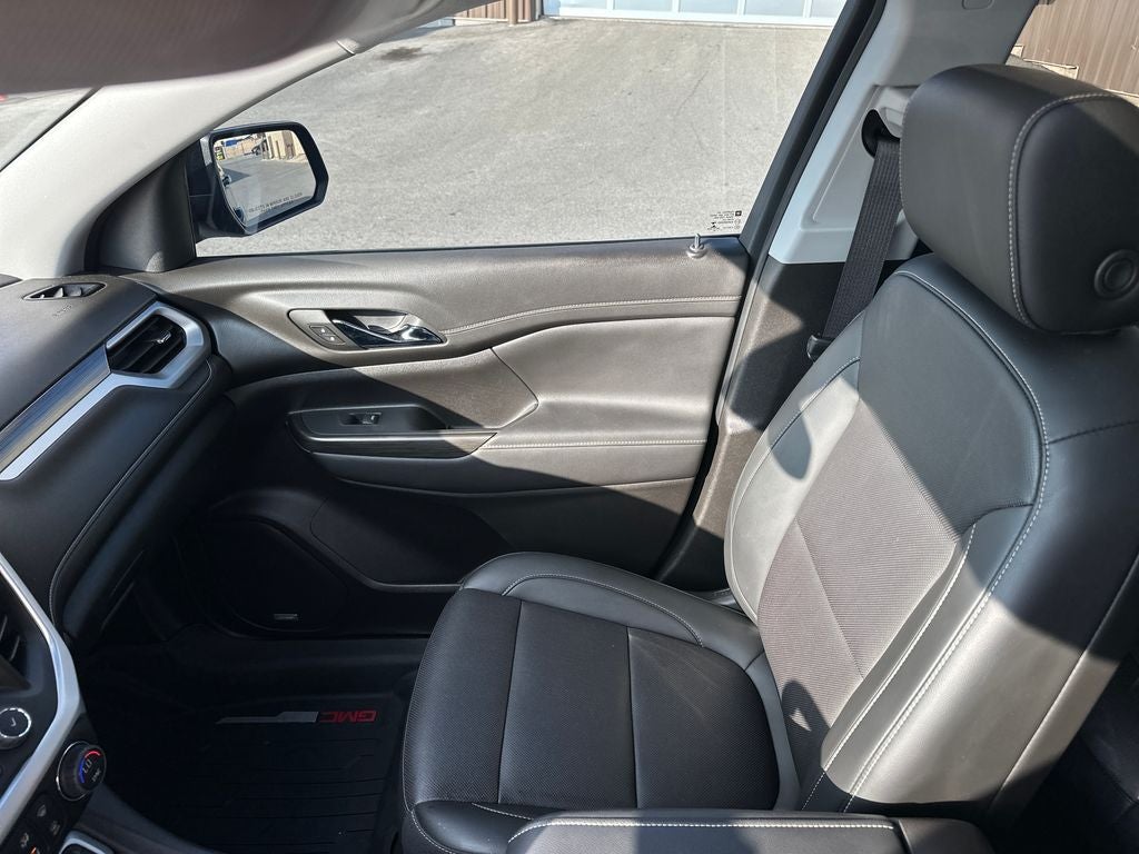 2022 GMC Acadia SLT