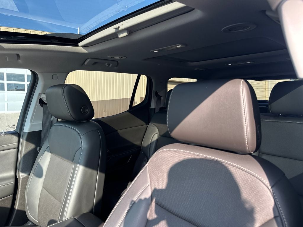 2022 GMC Acadia SLT