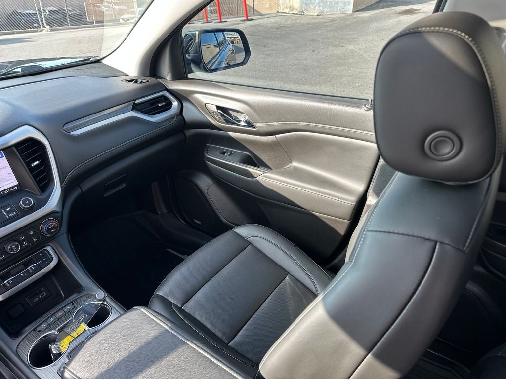 2022 GMC Acadia SLT