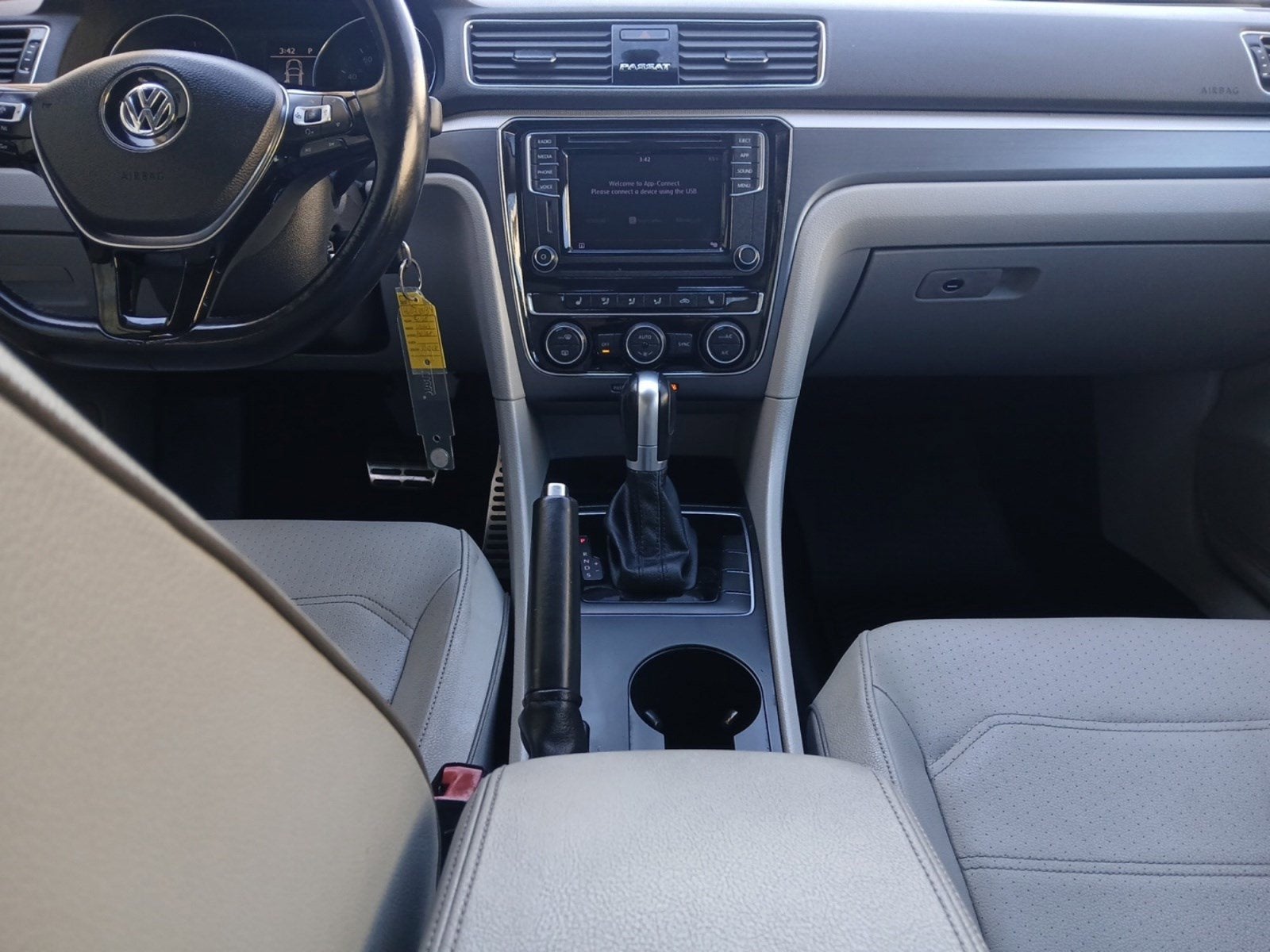 2018 Volkswagen Passat 2.0T R-Line W/ REARVIEW CAMERA & PERIMETER APPROACH LIGHTS