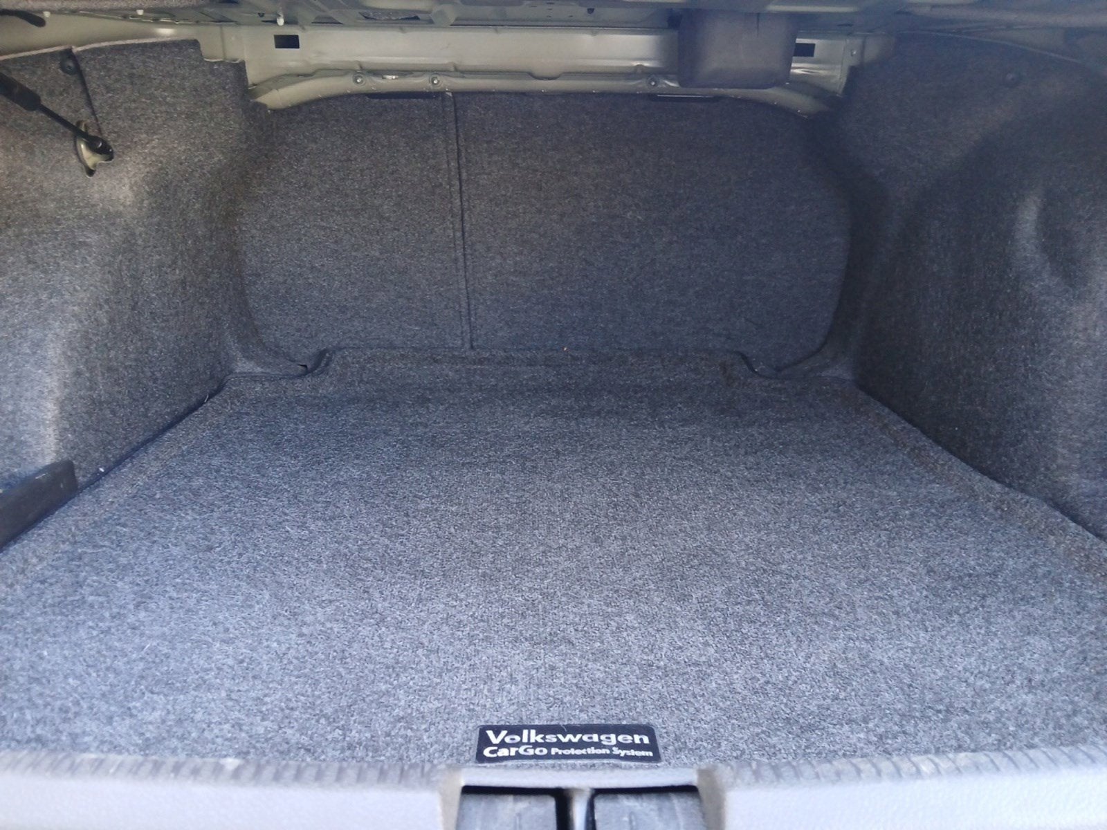 2018 Volkswagen Passat 2.0T R-Line W/ REARVIEW CAMERA & PERIMETER APPROACH LIGHTS