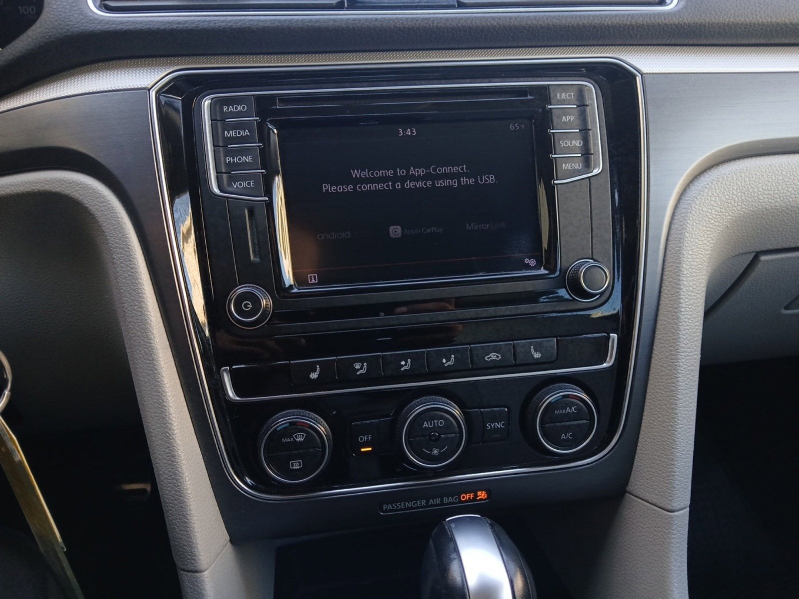 2018 Volkswagen Passat 2.0T R-Line W/ REARVIEW CAMERA & PERIMETER APPROACH LIGHTS