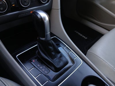 2018 Volkswagen Passat 2.0T R-Line W/ REARVIEW CAMERA & PERIMETER APPROACH LIGHTS