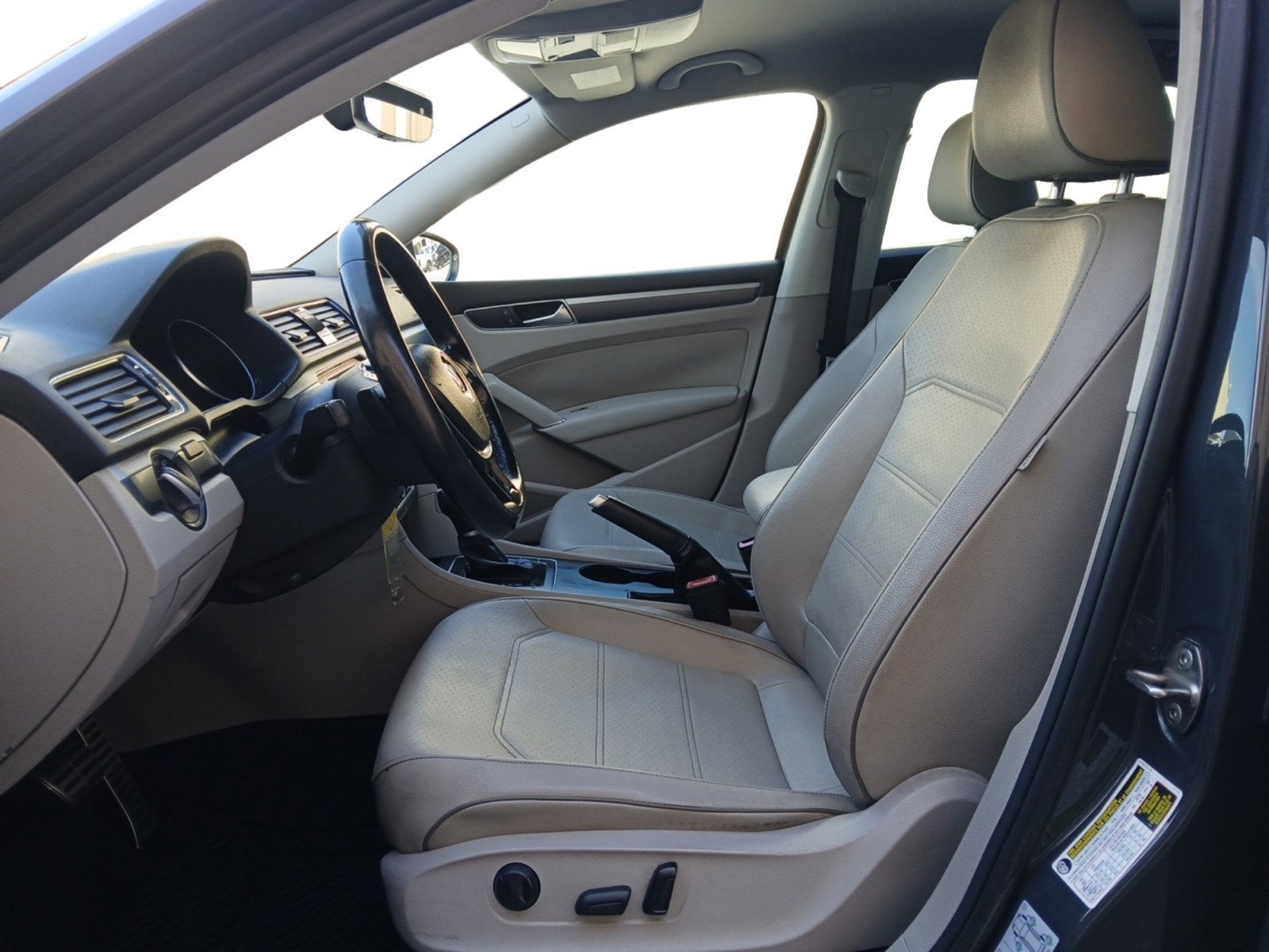 2018 Volkswagen Passat 2.0T R-Line W/ REARVIEW CAMERA & PERIMETER APPROACH LIGHTS