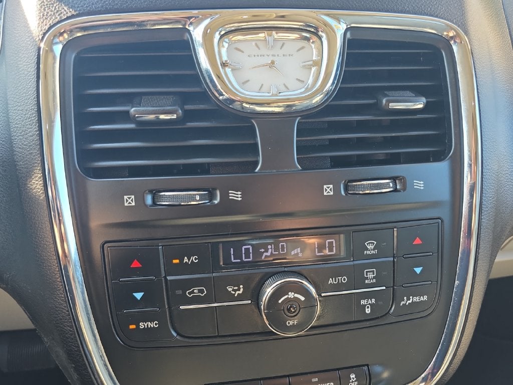 2012 Chrysler Town & Country Touring
