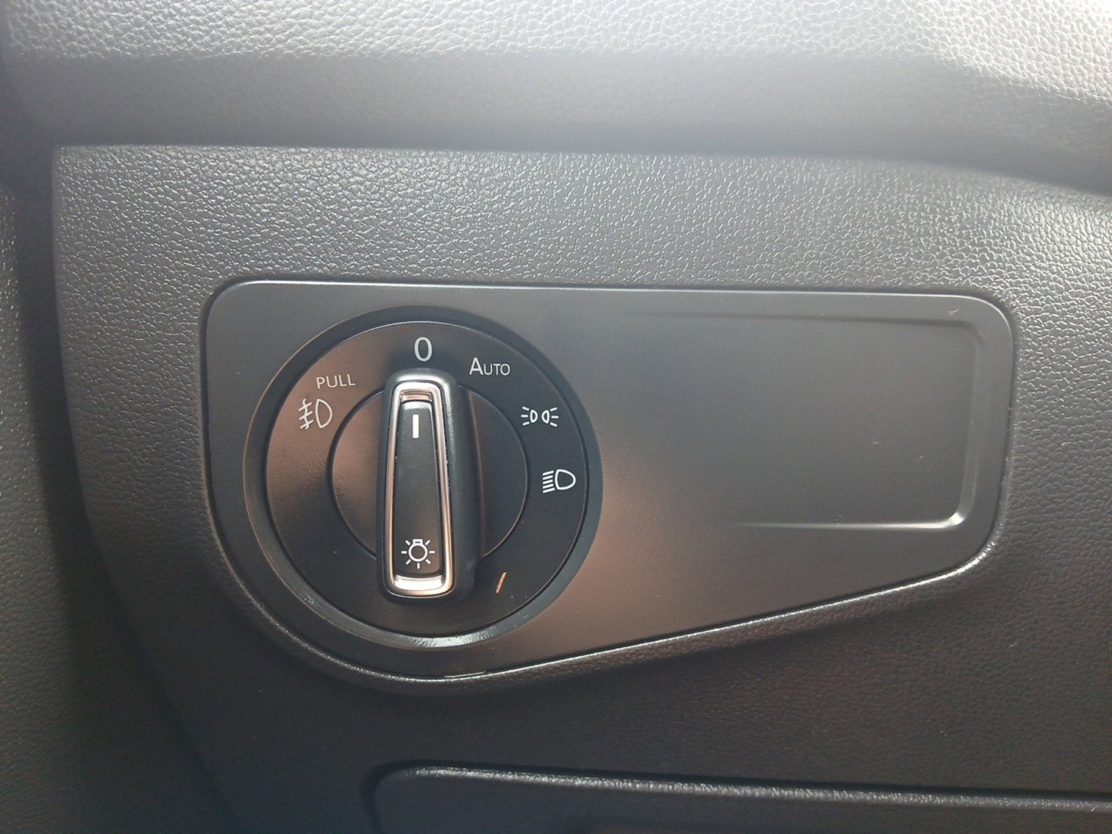 2018 Volkswagen Tiguan 2.0T SEL W/ BACK-UP CAMERA & LEATHERETTE SEATS
