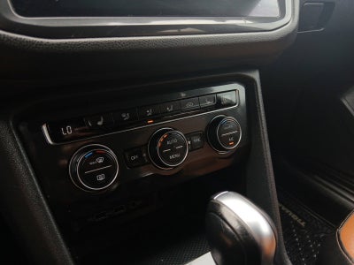 2018 Volkswagen Tiguan 2.0T SEL W/ BACK-UP CAMERA & LEATHERETTE SEATS