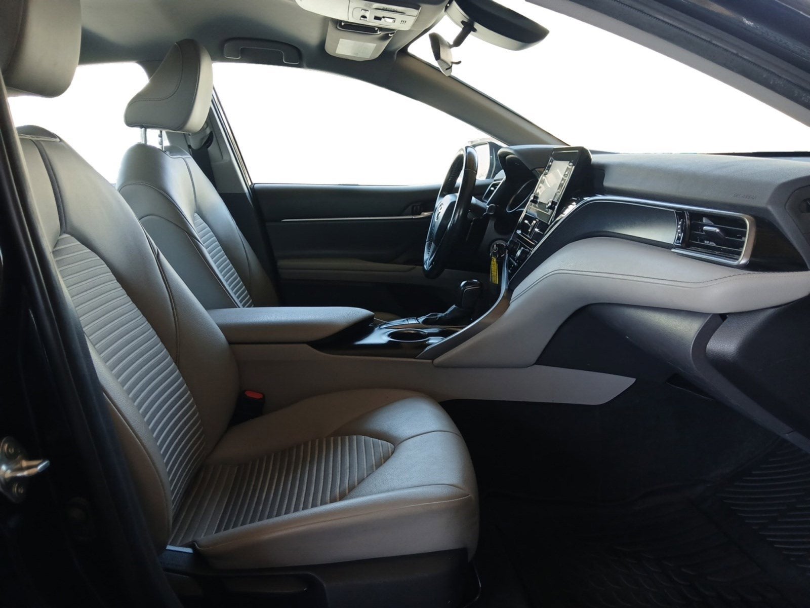 2022 Toyota Camry SE W/ BACK-UP CAMERA & ADAPTIVE CRUISE CONTROL